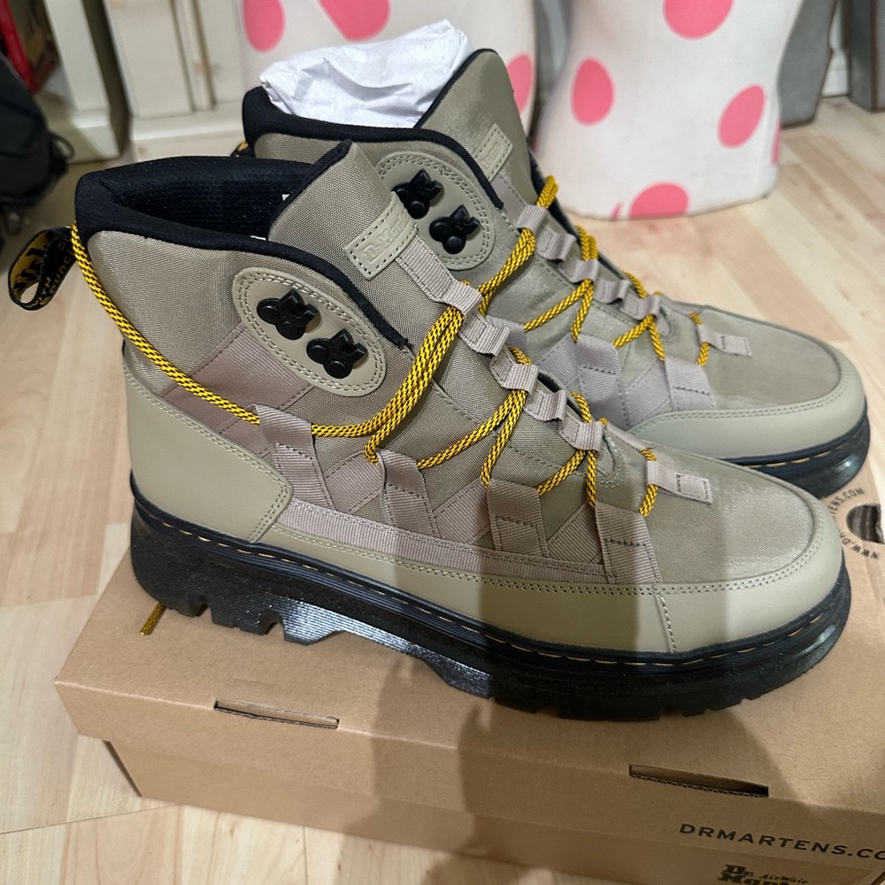Dr. Martens Boury pale olive Hiking Boots